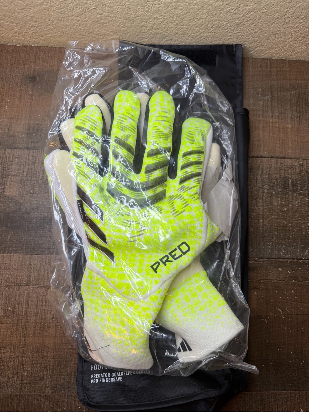 Adidas Predator Pro Fingersave Goalkeeper Gloves.
- Size 11 Men.